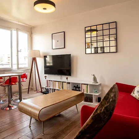 Spacious Near Pere Lachaise Apartment *