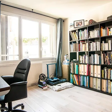 Spacious Near Pere Lachaise Apartment