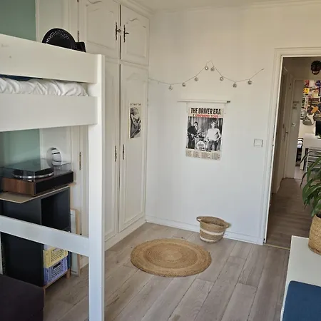 Spacious Near Pere Lachaise Apartment
