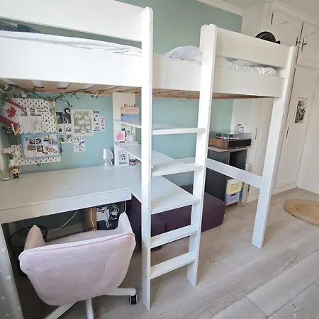 Spacious Near Pere Lachaise Apartment