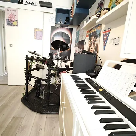 Spacious Near Pere Lachaise Apartment