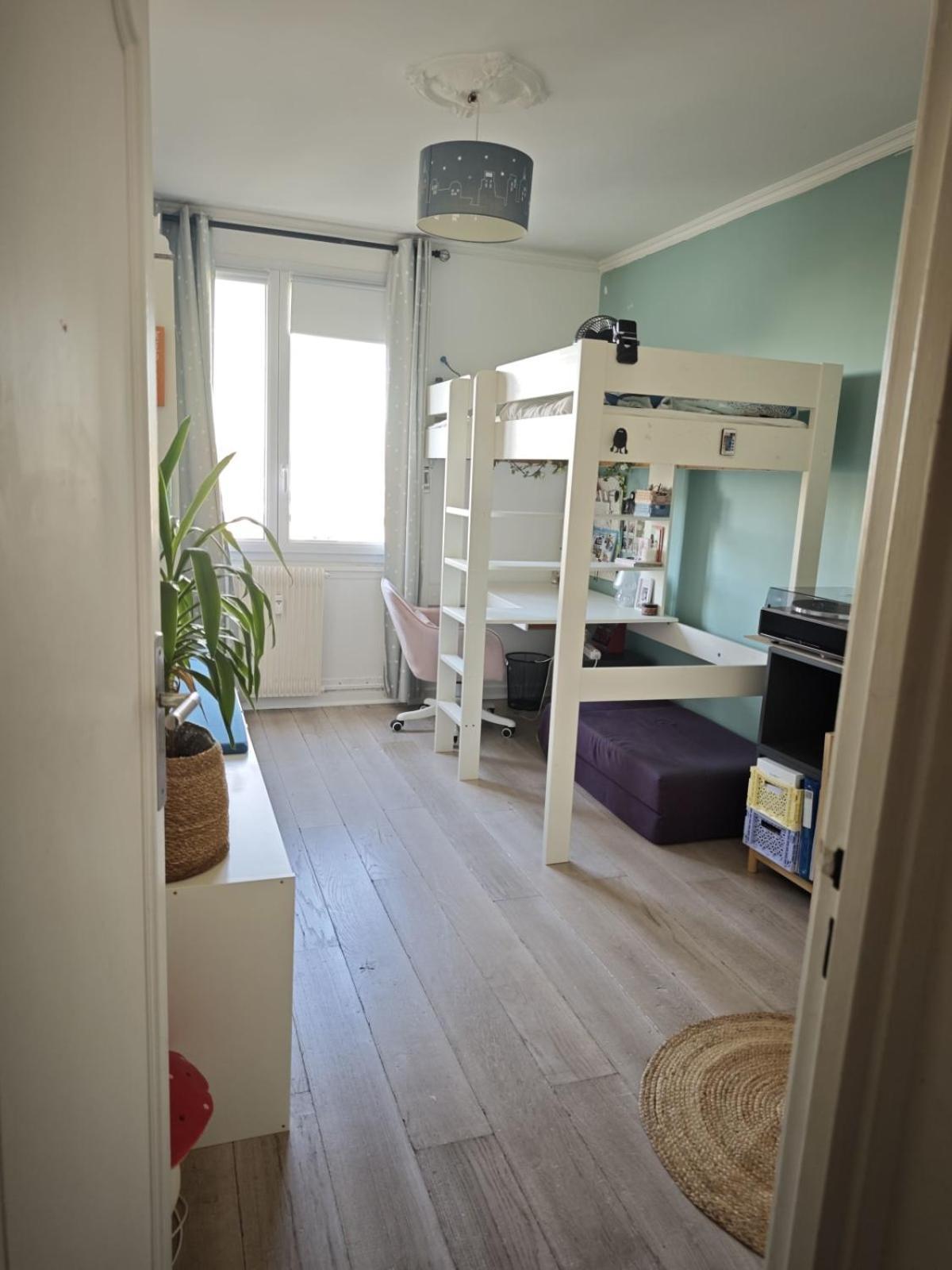 Spacious Near Pere Lachaise Paris